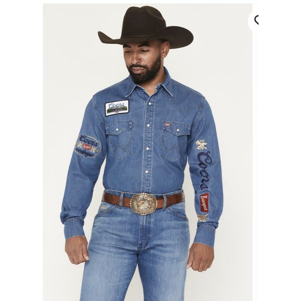 Wrangler X Coors Banquet Sz. L Blue Denim Pearl Snap Long Sleeve Button-Up Shirt